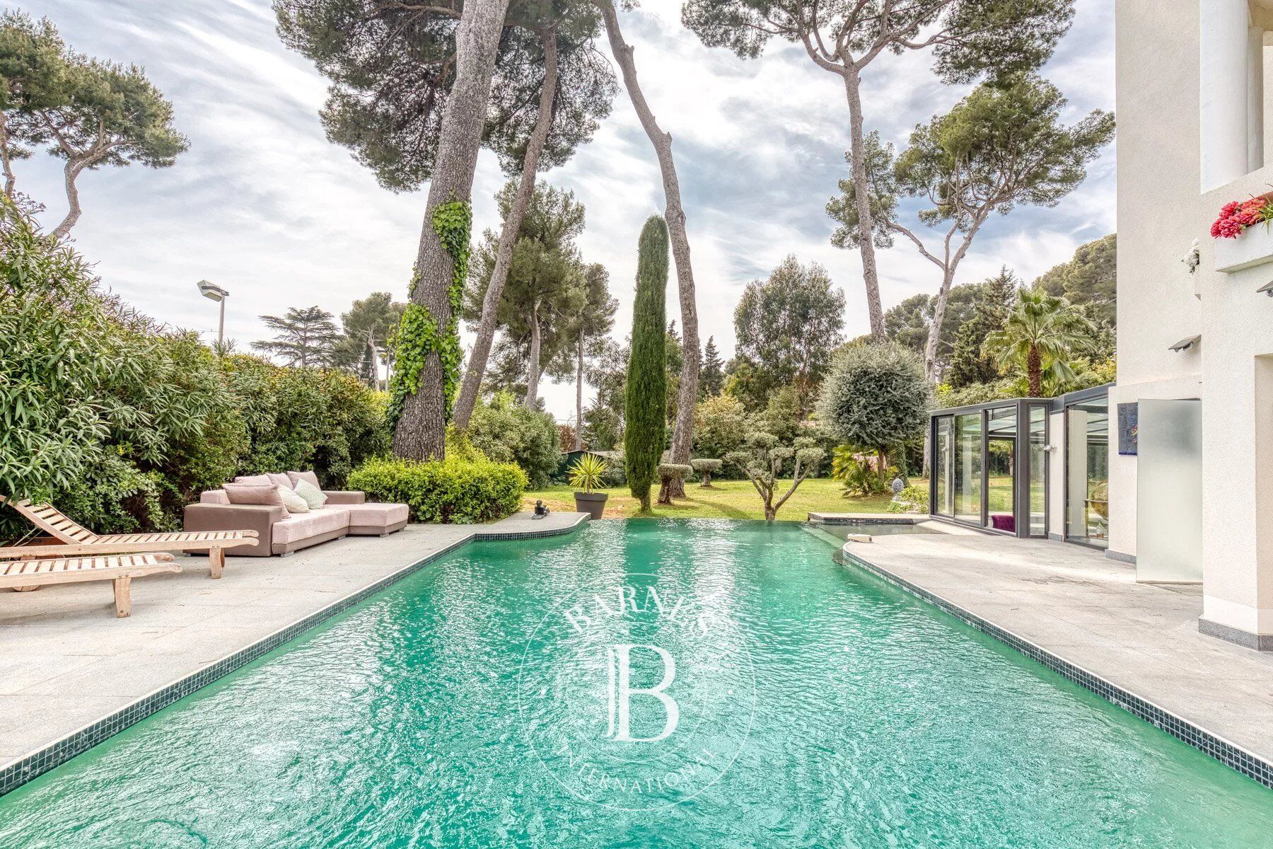 CAP D'ANTIBES - CONTEMPORARY VILLA - 4 BEDROOMS - picture 2