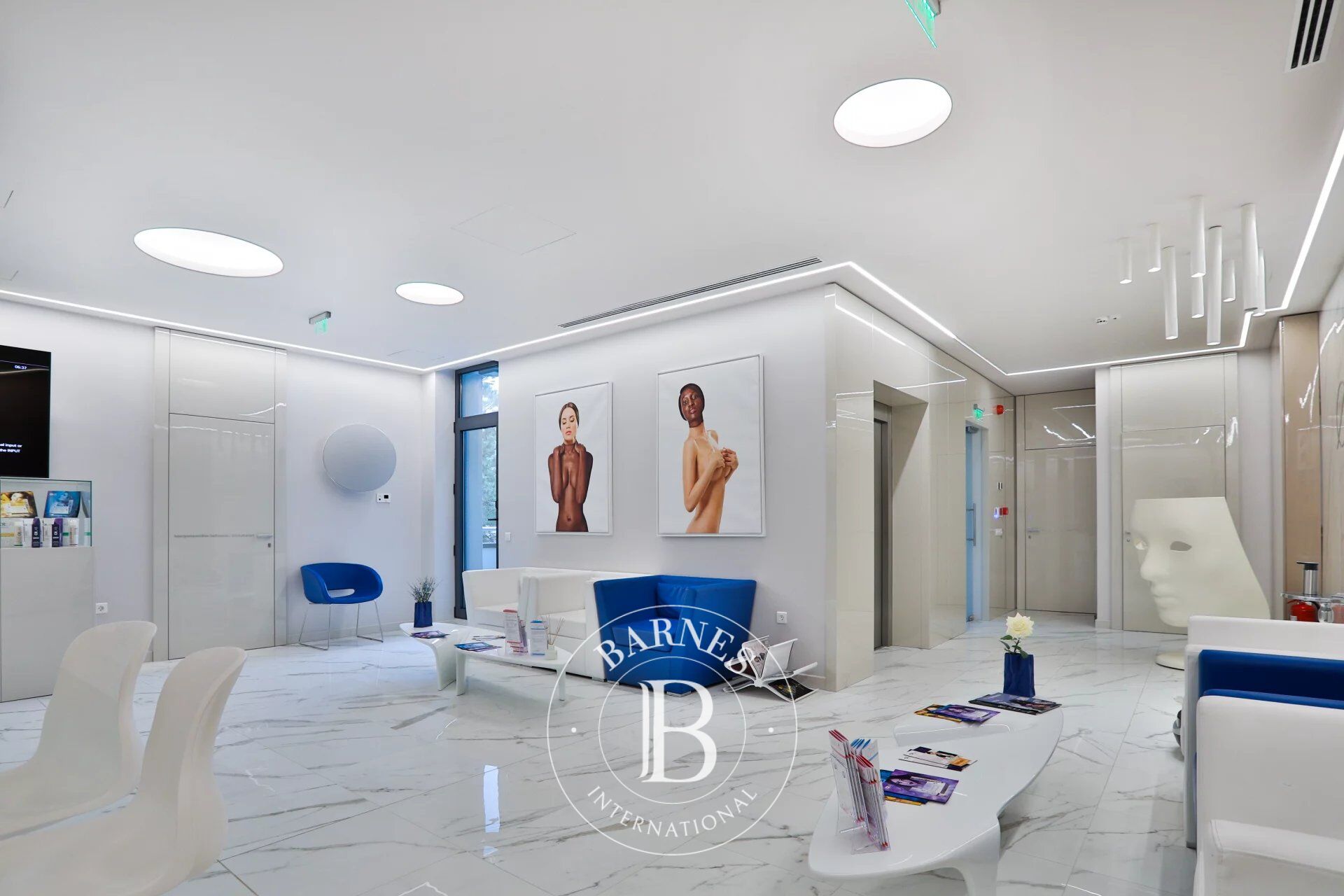 High-tech medical center for sale in a perfect location - picture 1