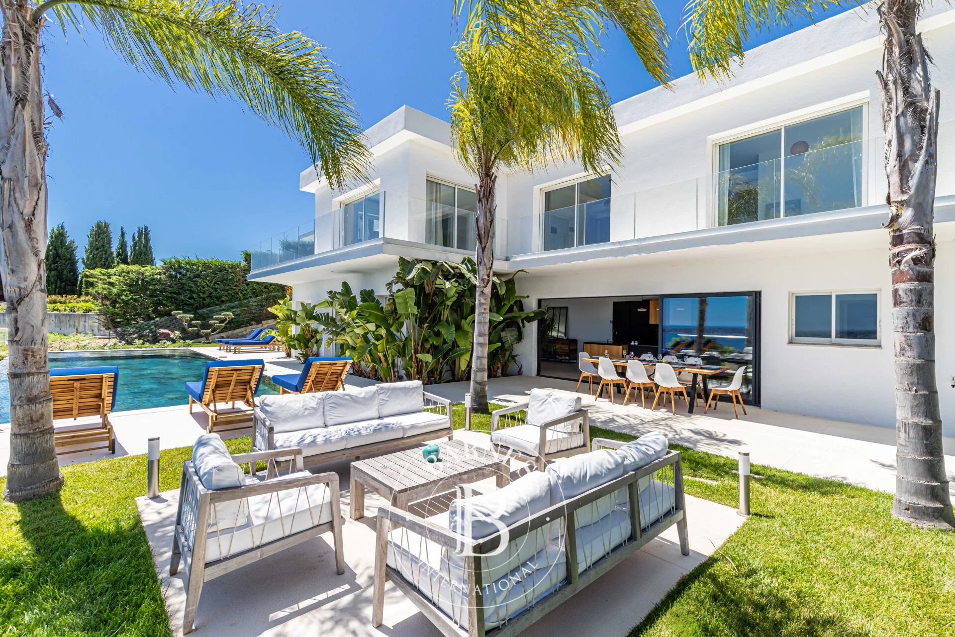 GOLFE JUAN - CONTEMPORARY SEA VIEW VILLA - 5 BEDROOMS - picture 3