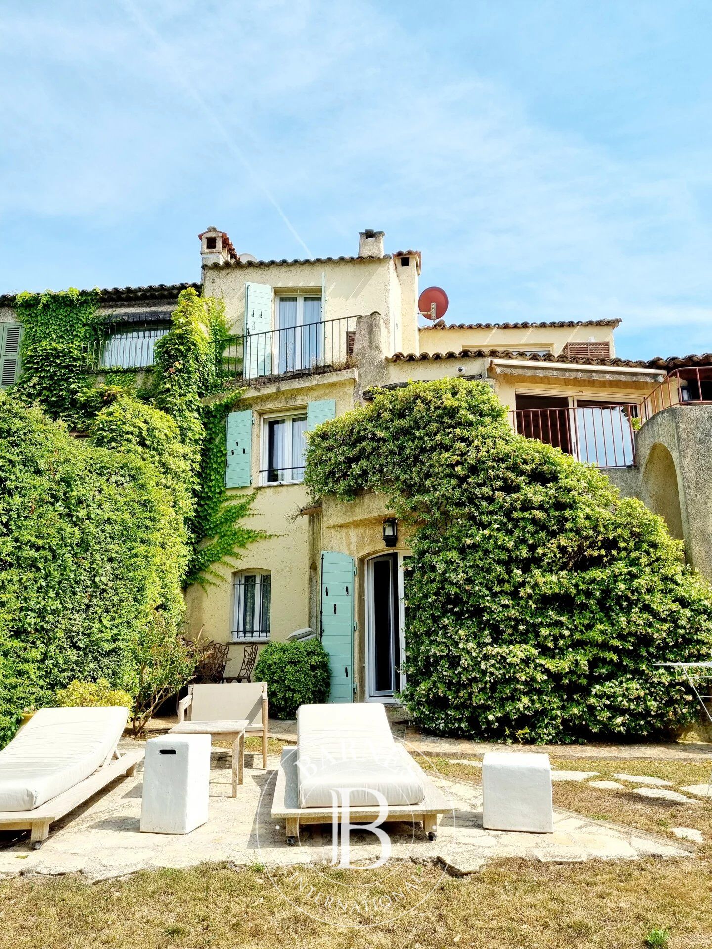 Near Mougins - Secure estate - Charming villa - Sleeps 8  - Open view - picture 1