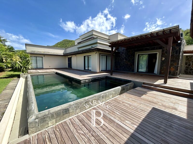 Venta, Villa Rivière Noire - picture 2