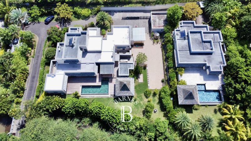 Venta, Villa Rivière Noire - picture 1