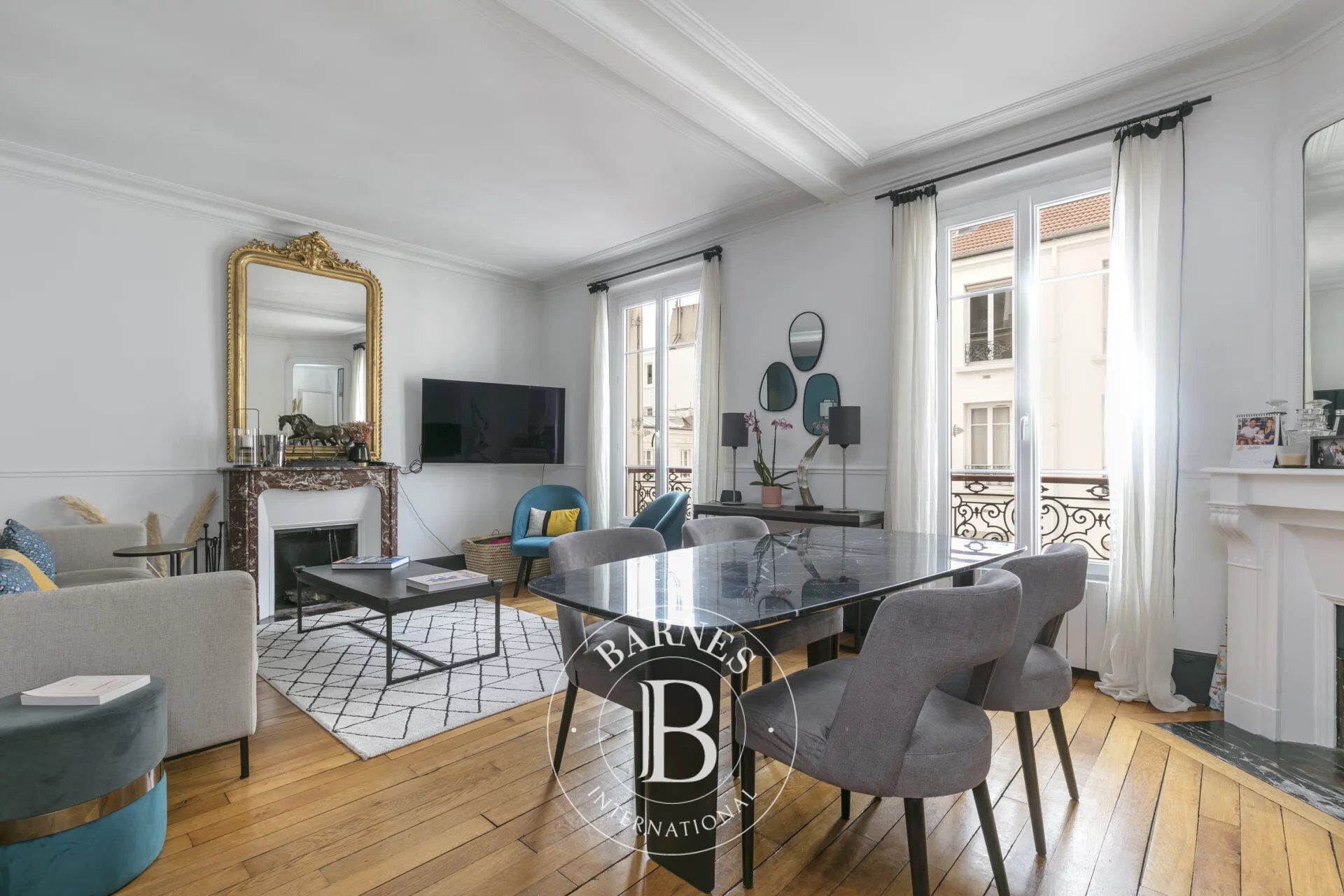 Exclusivité - Levallois -Louise Michel - Appartement rénové 3 pièces - 2 chambres -  Bel ancien - A proximité immédiate des Commerces et du Métro - picture 1