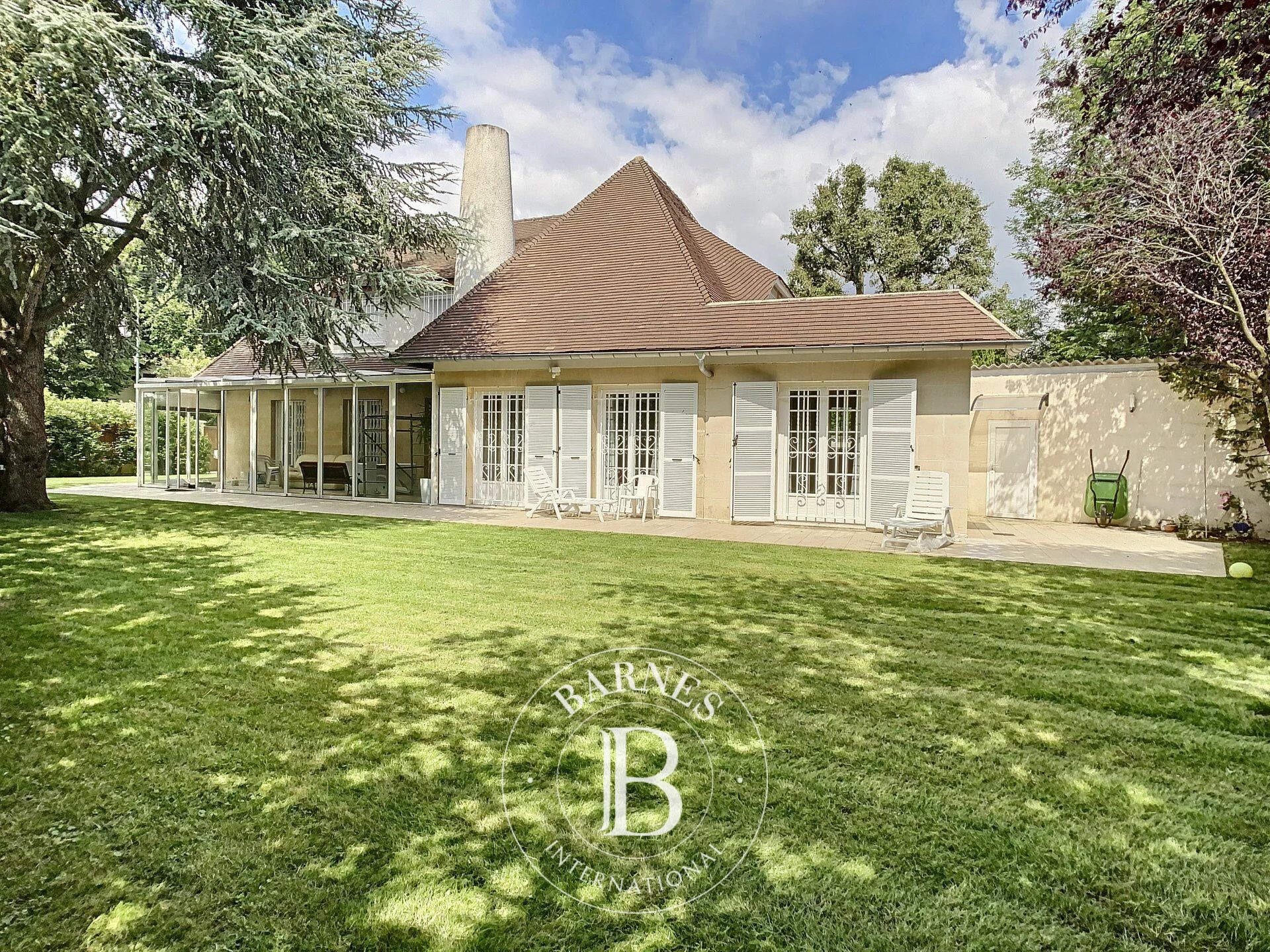 Casa Vaucresson - picture 1