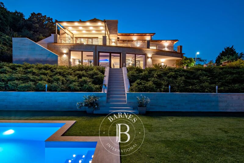 Venta, Villa Budaörs - picture 1