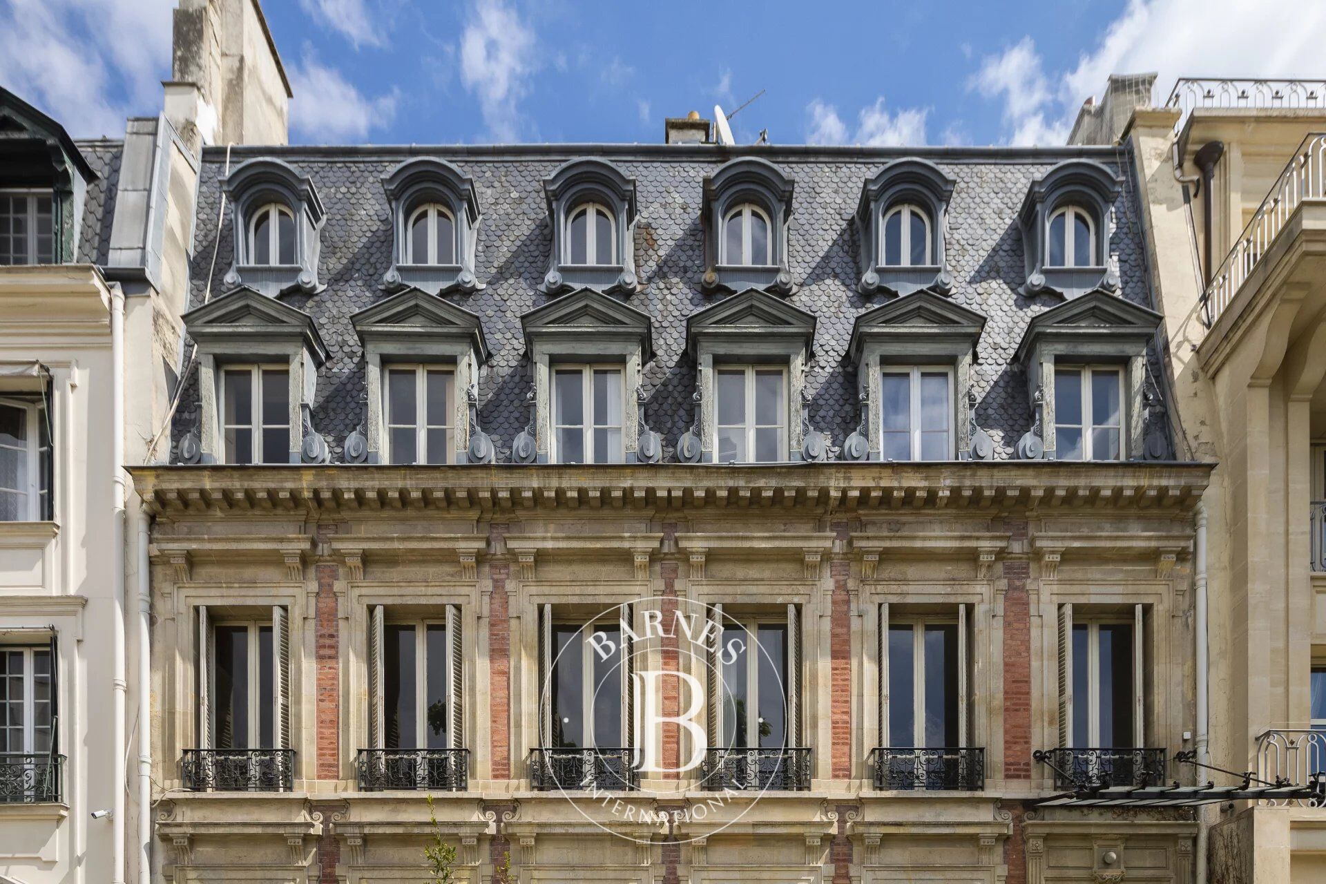 PARIS XVI - FOCH - VOIE PRIVÉE - HÔTEL PARTICULIER - JARDIN - picture 1