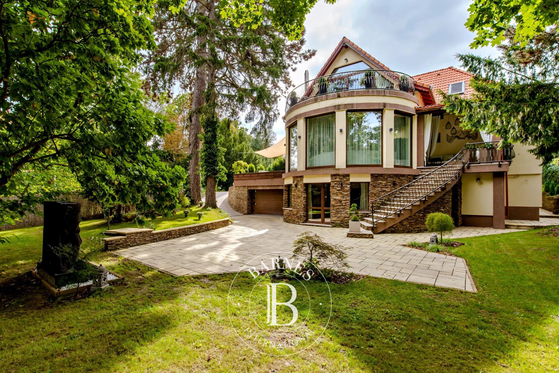 Separate villa-apartment with garden access, in ancient wooded environment - picture 3