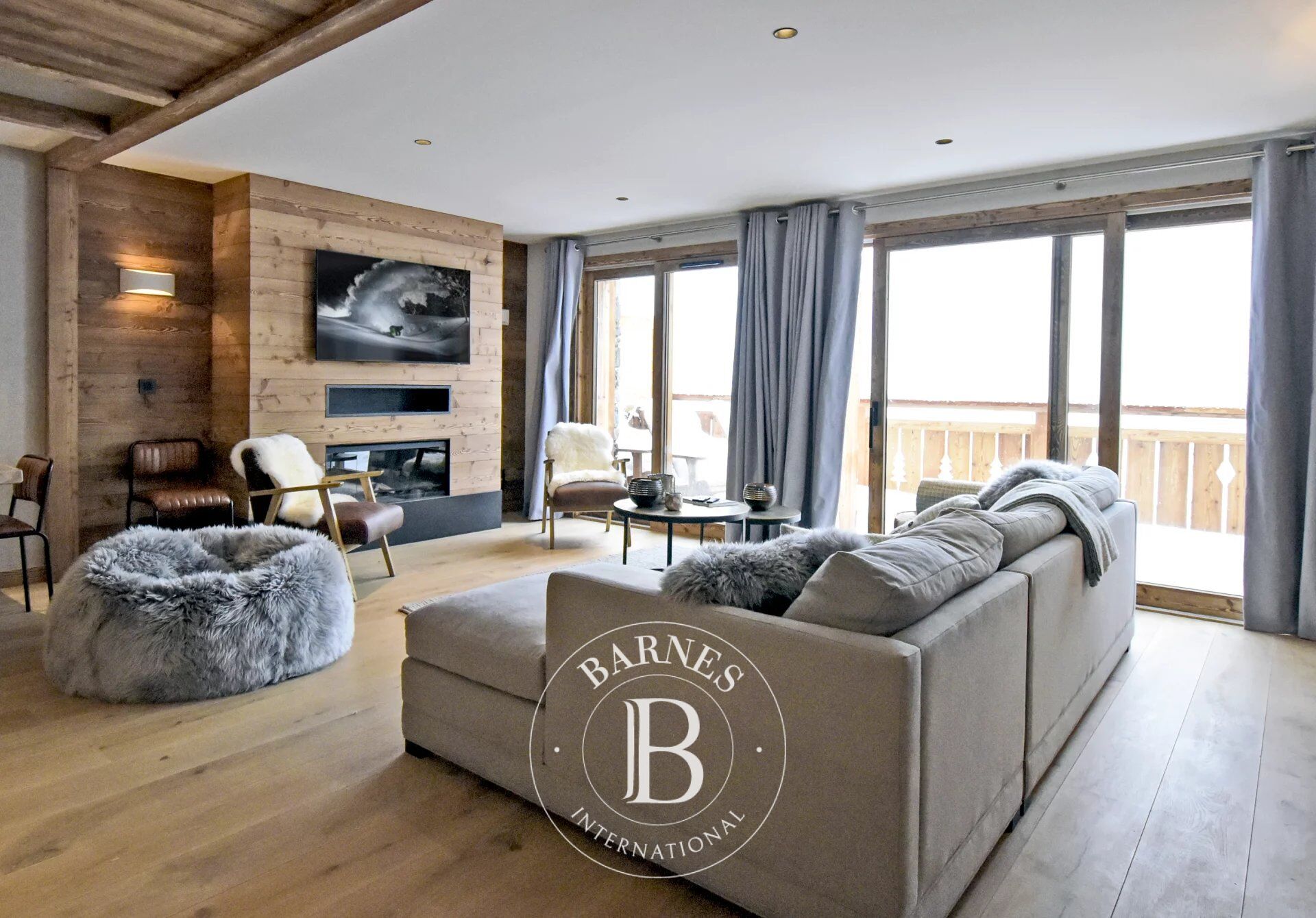 MAGNIFIQUE APPARTEMENT AU CENTRE DE LA STATION - picture 2