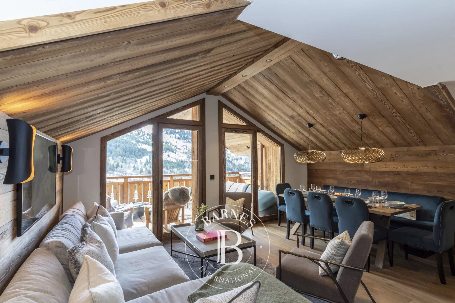 MAGNIFIQUE APPARTEMENT AU CENTRE DE LA STATION - picture 2