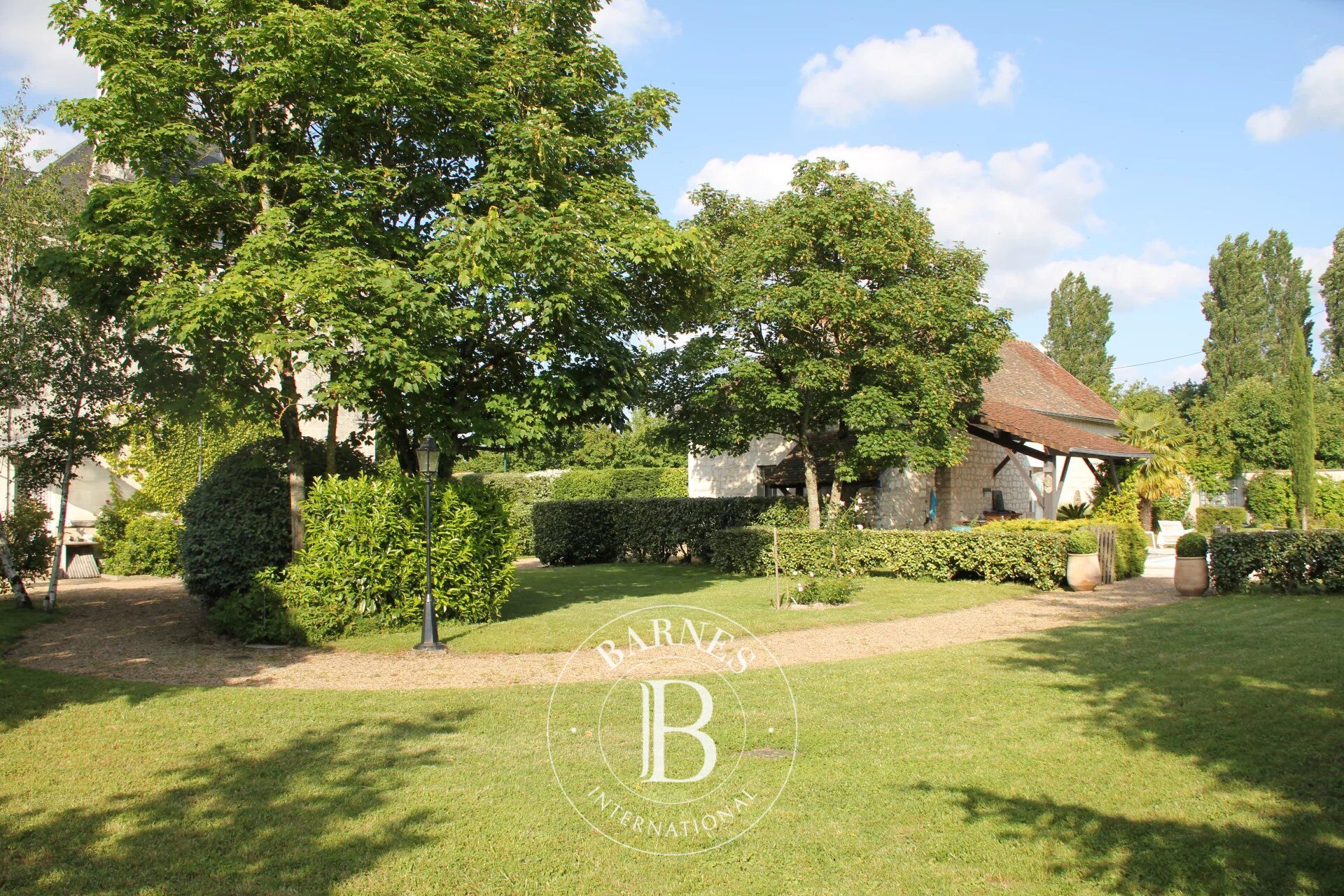 Close to Châtellerault - 19th century mansion house with swimming and enclosed garden - picture 2