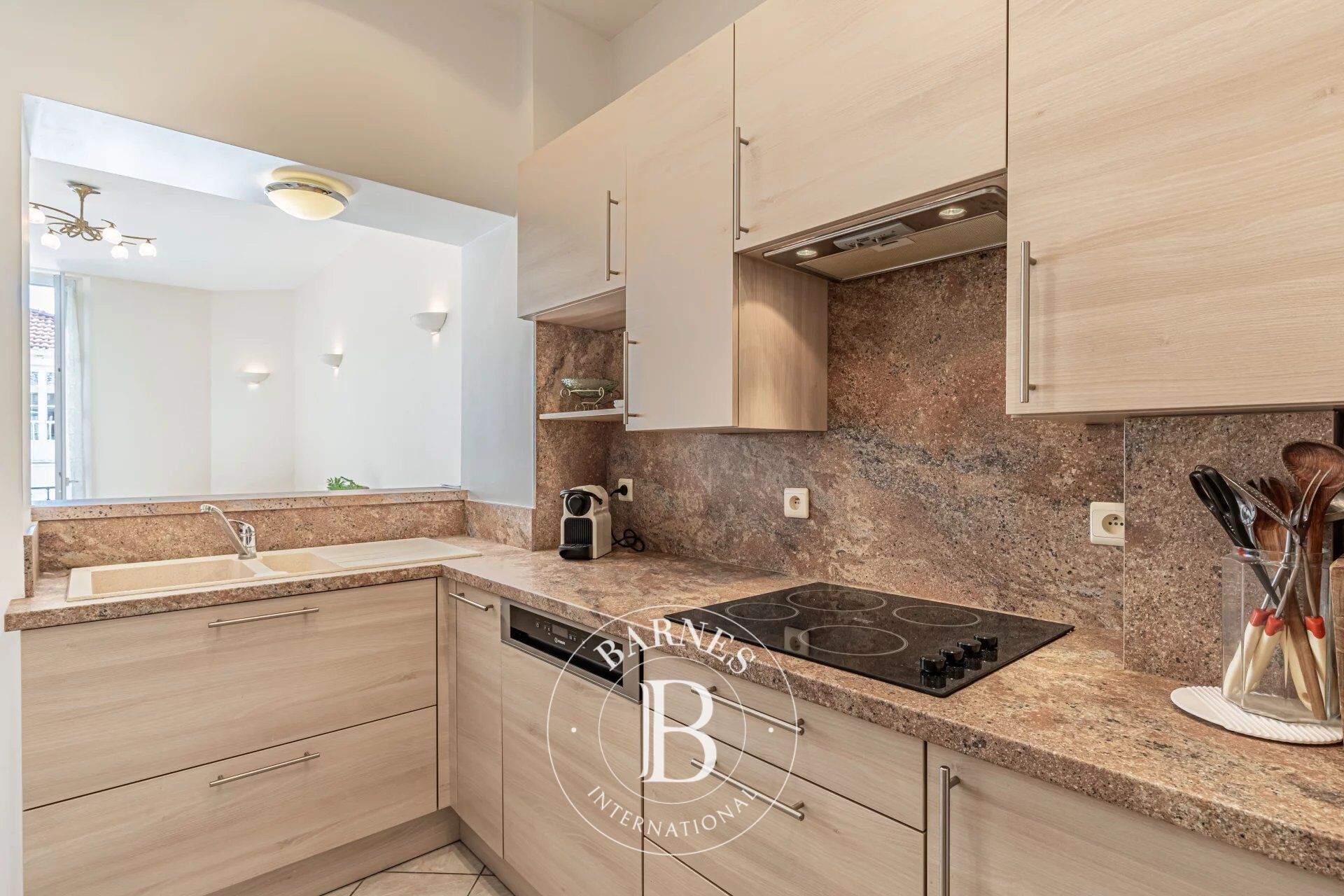 CANNES BANANE - CHARMING APARTMENT - 2 BEDROOMS - picture 3