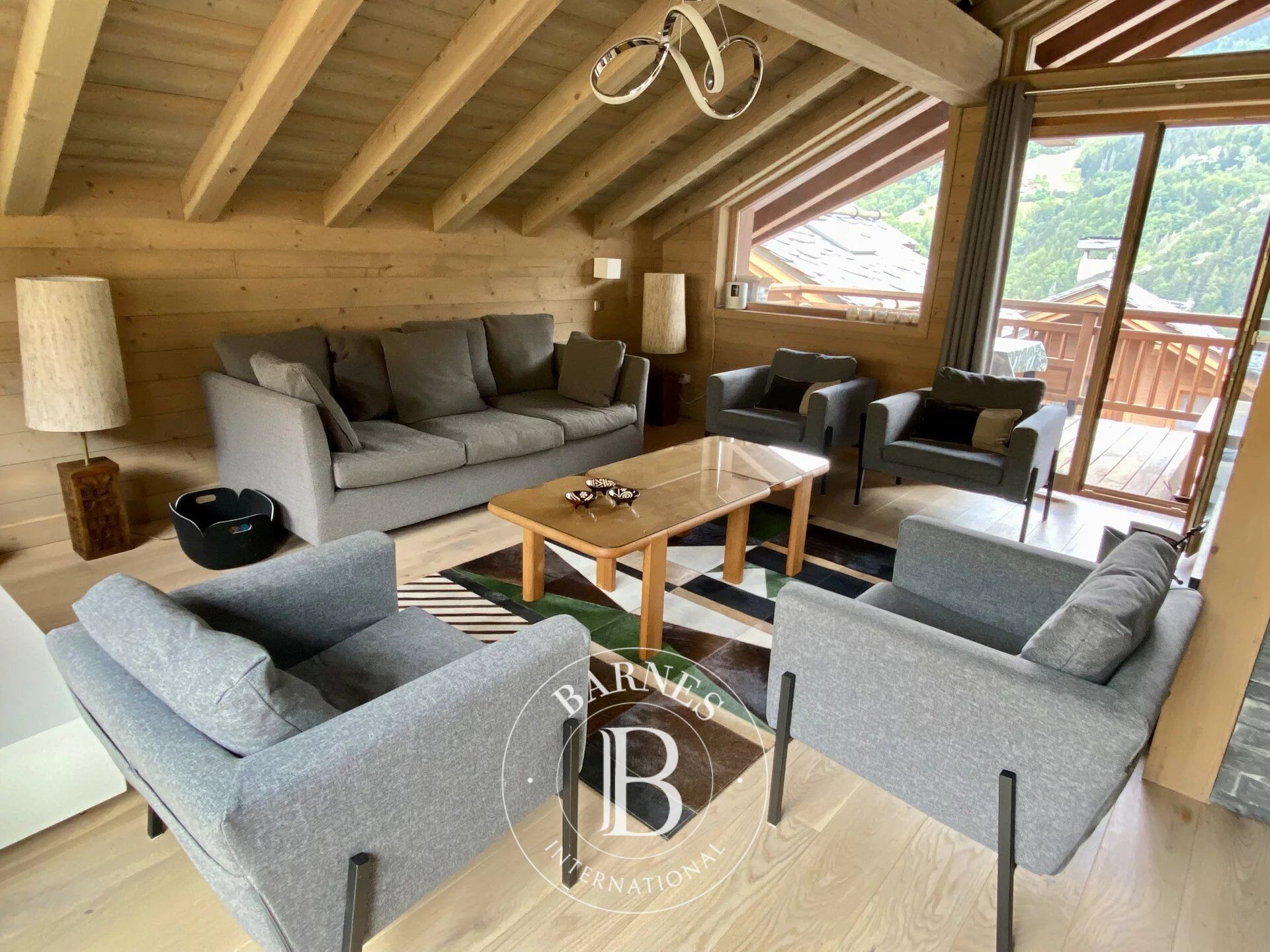 Sublime chalet in the heart of an authentic village - picture 3