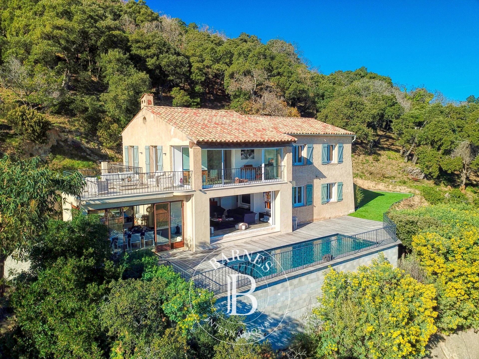 RAMATUELLE - VILLAGE - 5 BEDROOMS VILLA - SWIMMING POOL - PANORAMIC SEA VIEW - picture 2