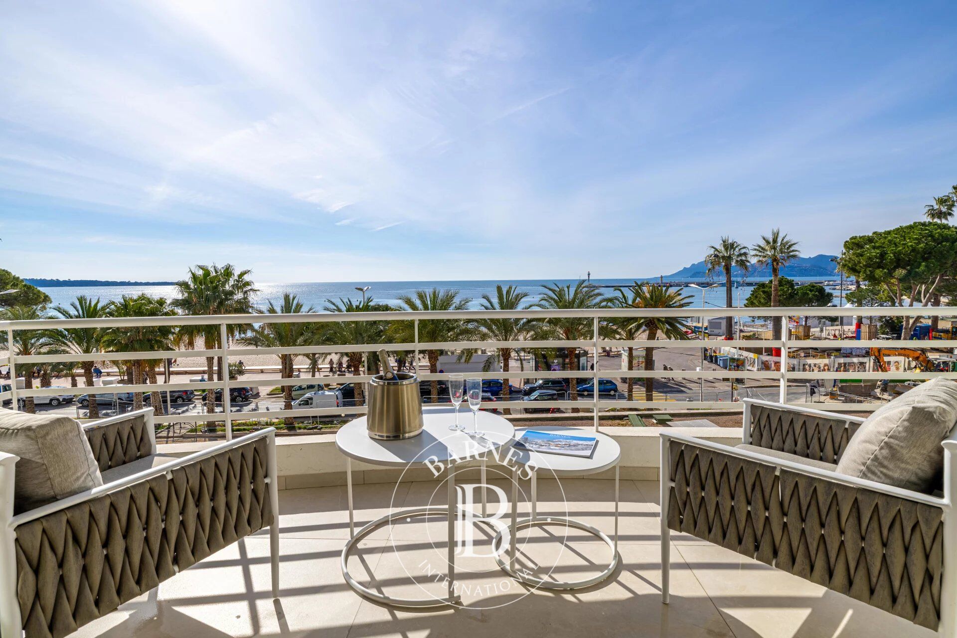CANNES CROISETTE - PANORAMIC SEA VIEW - 2 BEDROOMS - picture 2