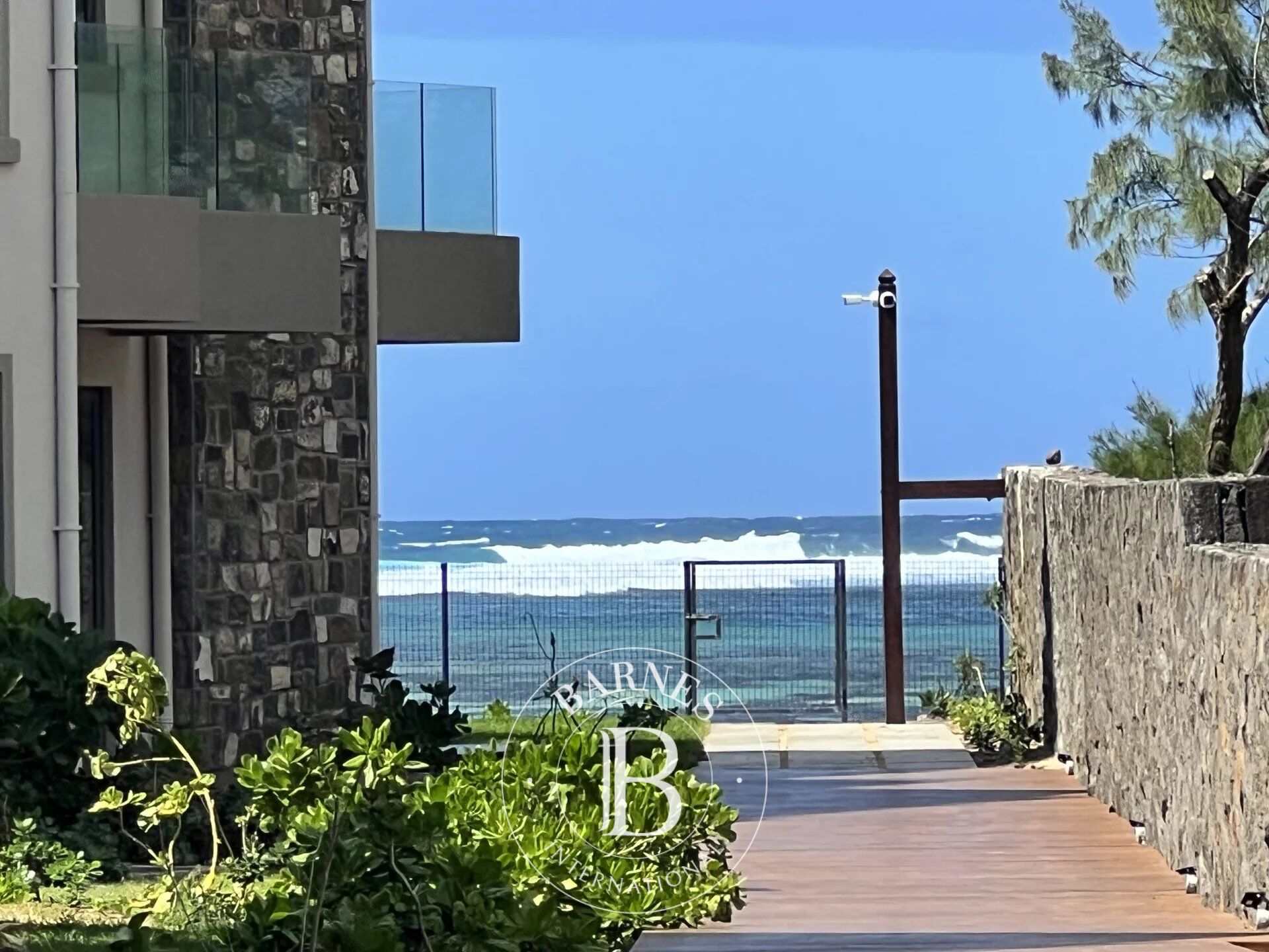 POSTE LAFAYETTE - Résidence de penthouses et d'appartements les pieds dans l’eau - picture 1