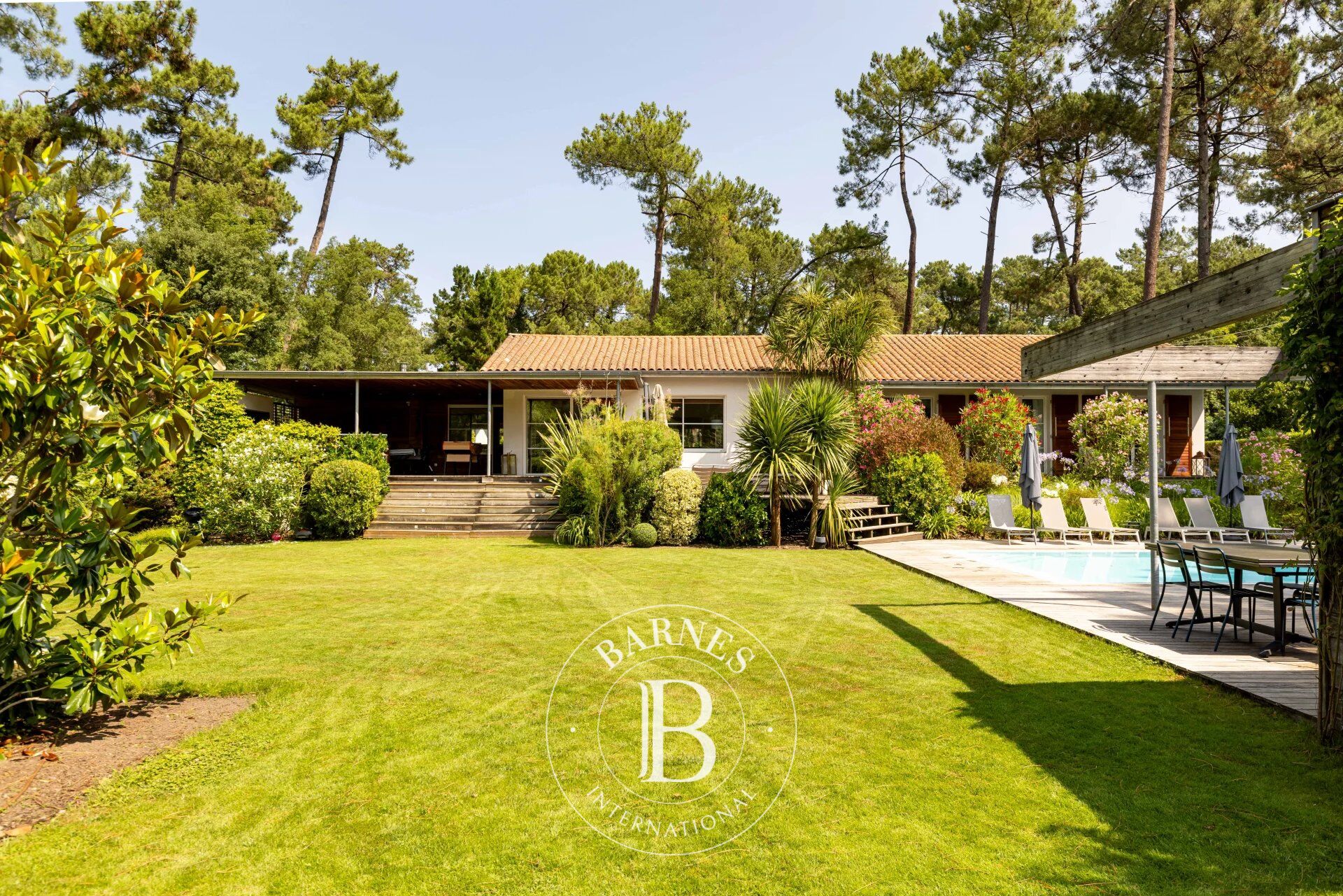 HOSSEGOR – DISTINGUISHED VILLA NEAR GOLF, LAKE & BEACHES - picture 3