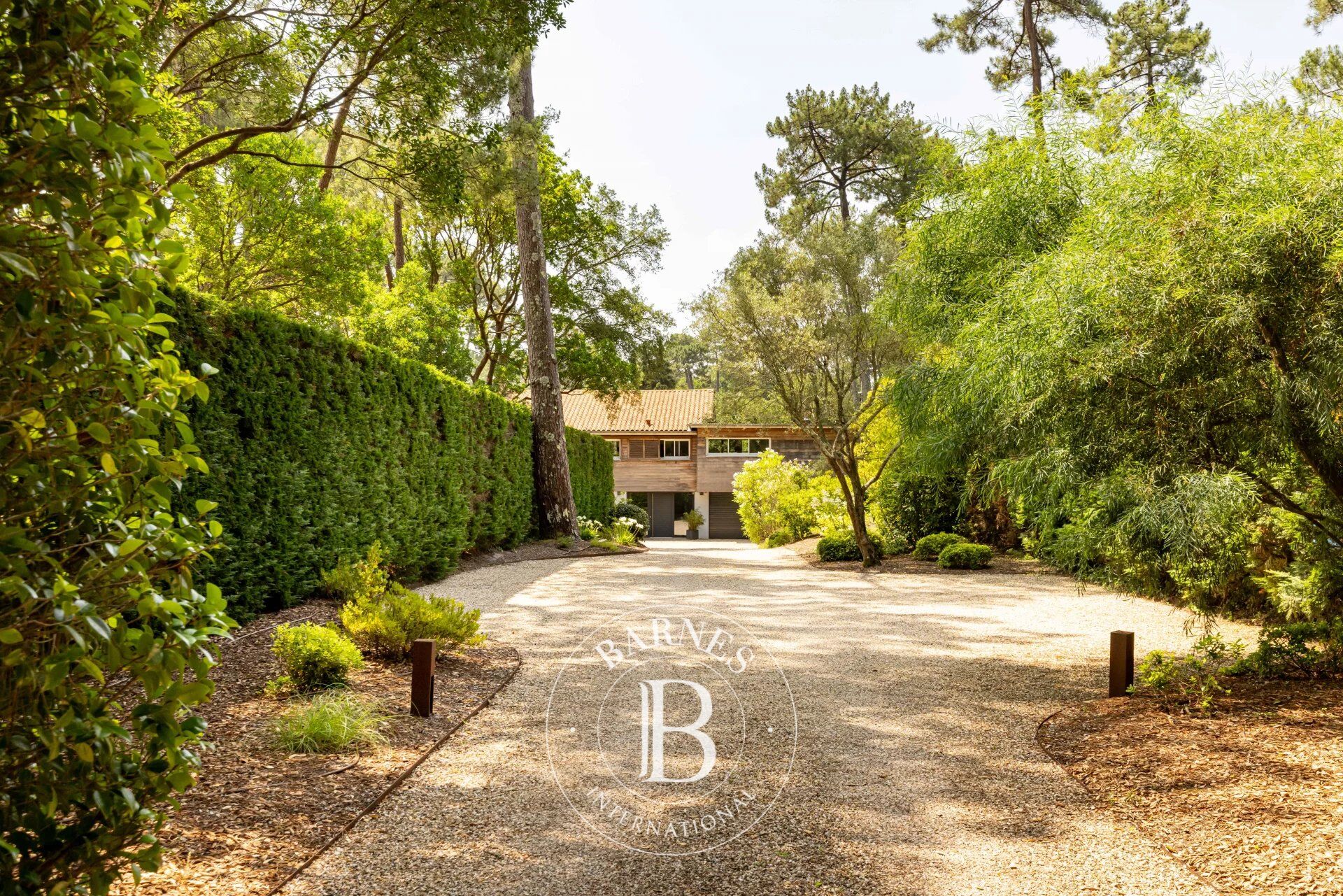 HOSSEGOR – DISTINGUISHED VILLA NEAR GOLF, LAKE & BEACHES - picture 3