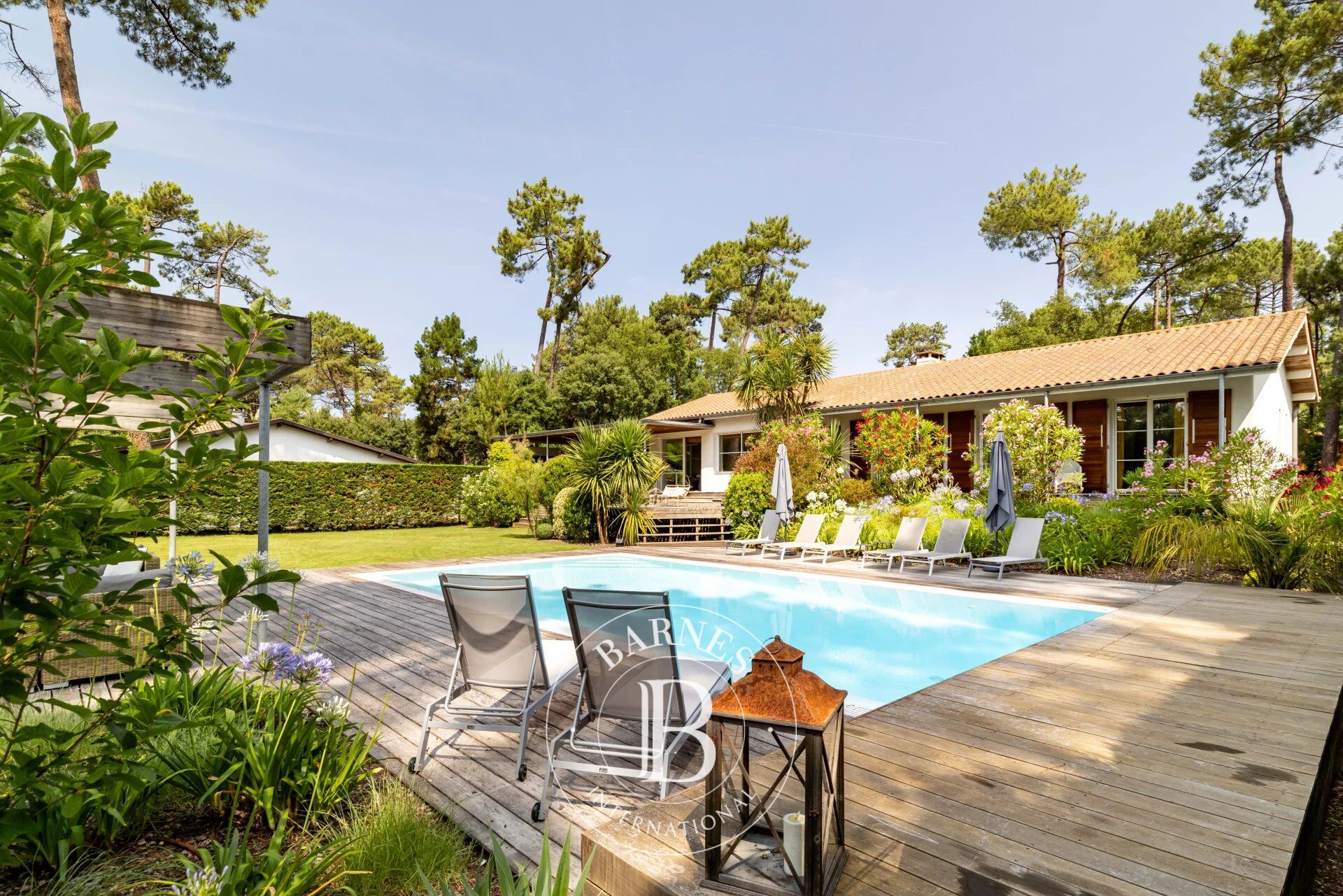 HOSSEGOR – DISTINGUISHED VILLA NEAR GOLF, LAKE & BEACHES - picture 1