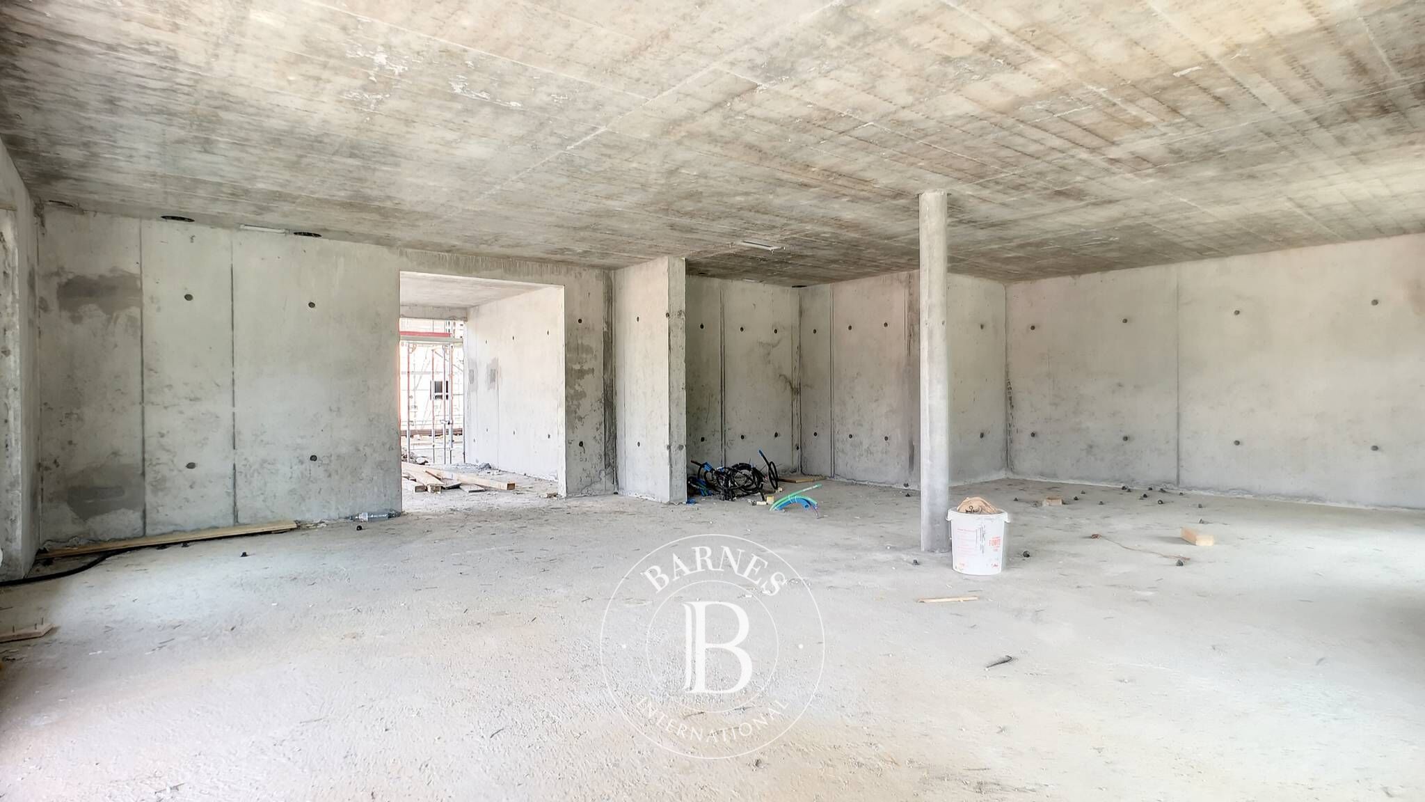 NEUF ! Arcade commerciale de 71 m² avec grande terrasse - picture 3