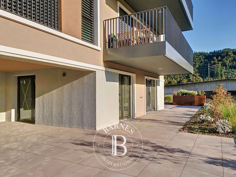 NEUF ! Arcade commerciale de 71 m² avec grande terrasse