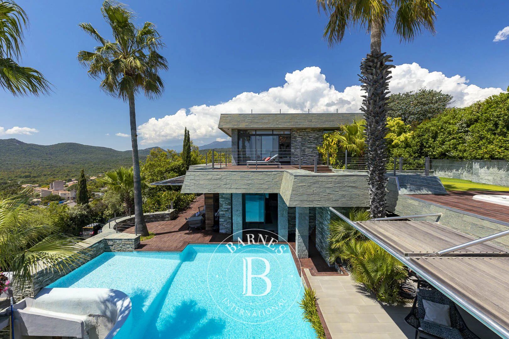 Exceptional property, Pinarello, Panoramic sea view, beach on foot - picture 2