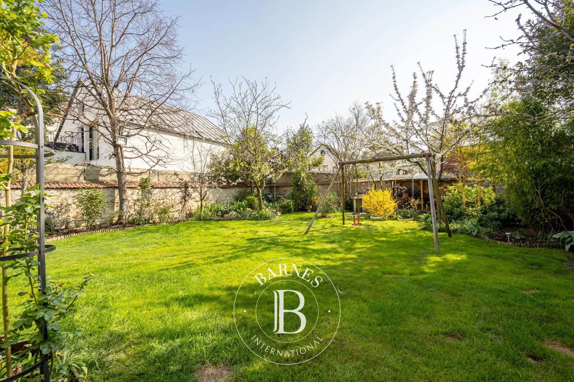 BOIS-COLOMBES SUPERB MANSART HOUSE WITH A GARDEN - picture 3