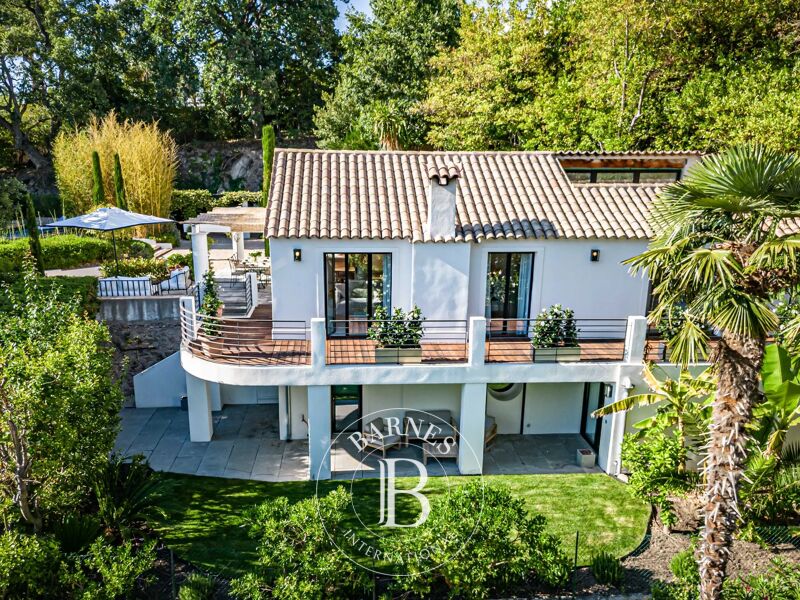 CANNES CITY CENTER - VILLA AT WALKING DISTANCE TO AMENITIES - 3 BEDROOMS