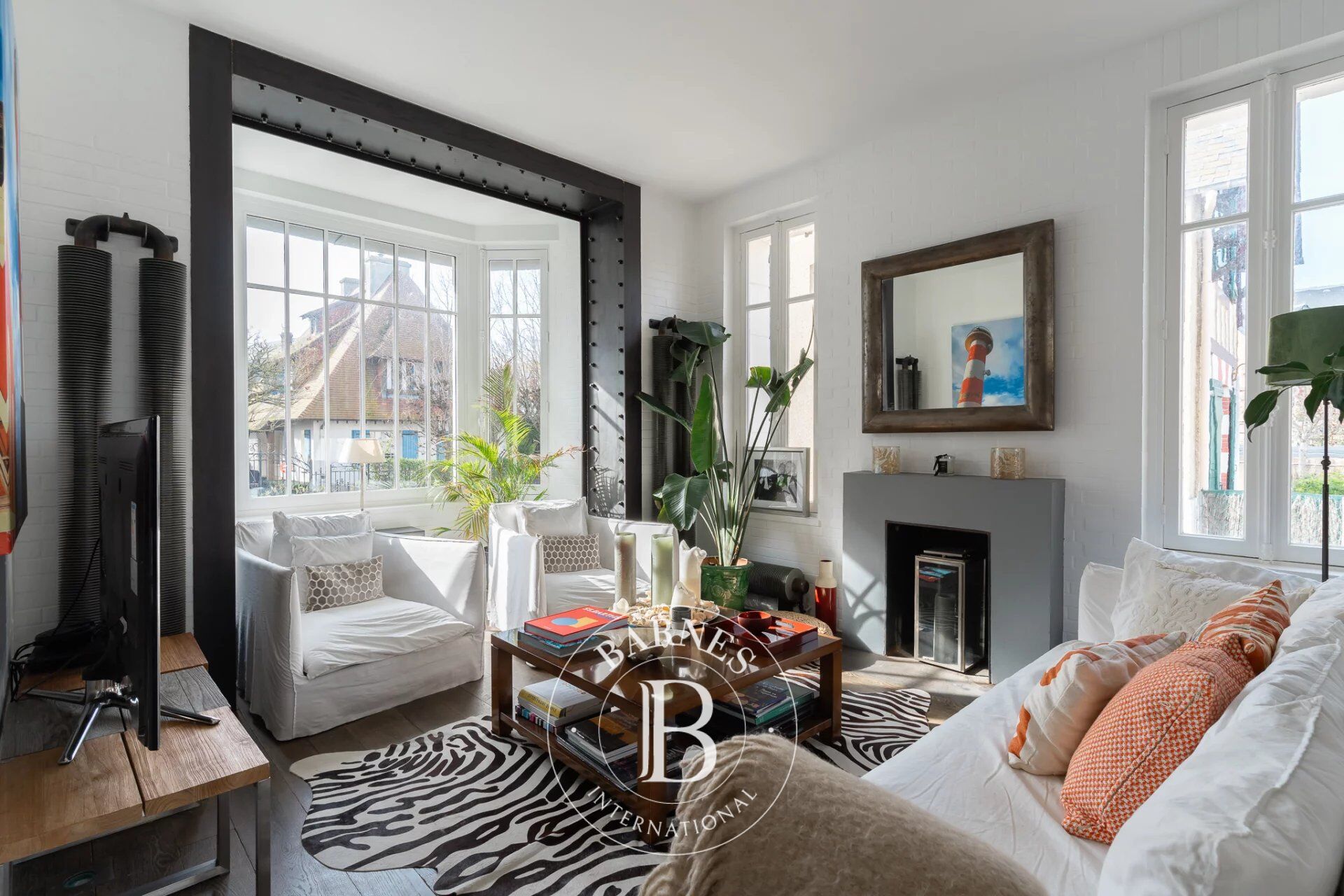 DEAUVILLE -  GOLDEN TRIANGLE - 5-BEDROOM FAMILY VILLA WITH GARDEN - picture 1