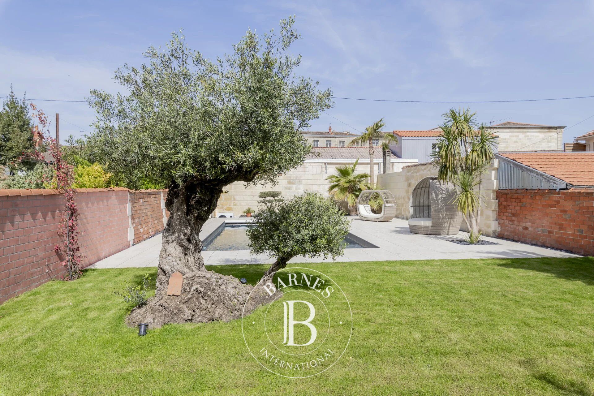 Bordeaux Sacré Coeur - Maison de 272 m² - Jardin - Piscine - Double garage - picture 1