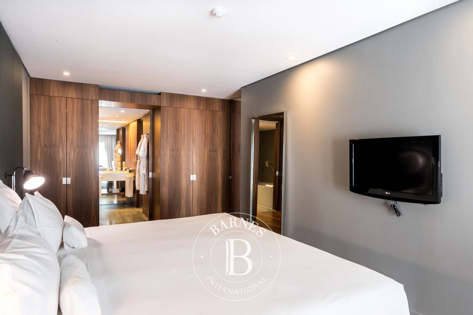 One bedroom apartment near Castilho - picture 3