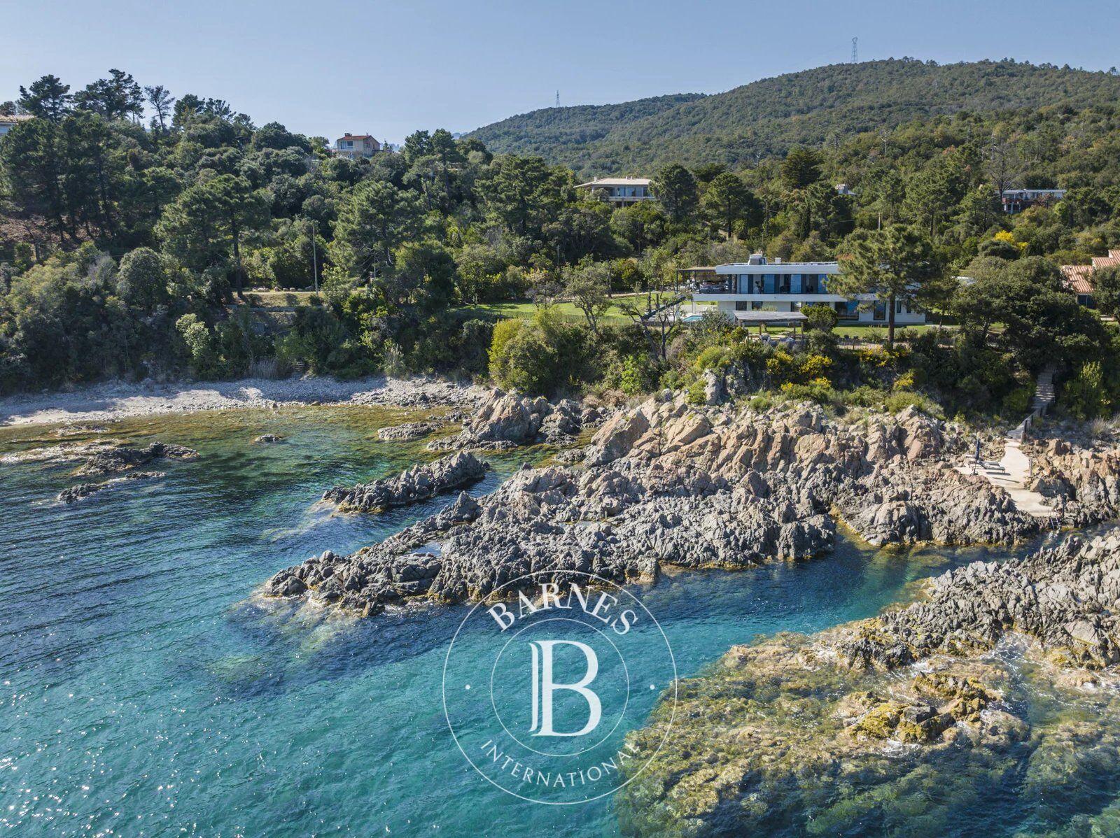 Côte des Nacres, Canella, Villa pied dans l'eau, 5 chambres, piscine, vue mer panoramique, accès privé mer - picture 2