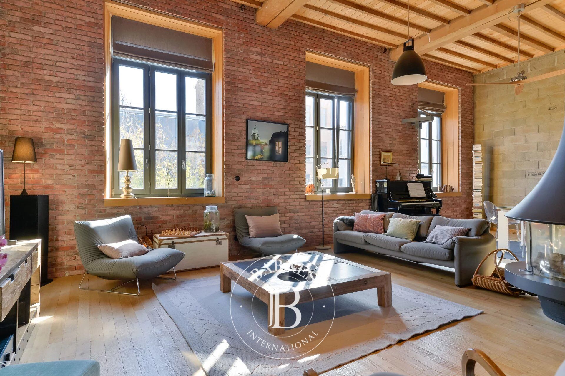 Lyon 1 - Chartreux - Town house of around 370 sqm - 5 rooms - Terrace - 4 bedrooms - picture 2