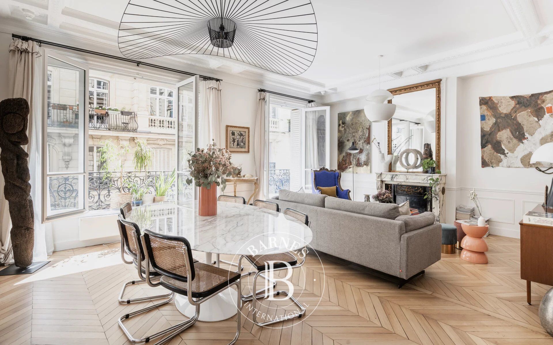 Paris 9 - CONDORCET / TRUDAINE - SOUTH-FACING - 3 BEDROOMS - VOLUMES - GREAT AMENITIES - QUIET AND BRIGHT - picture 1