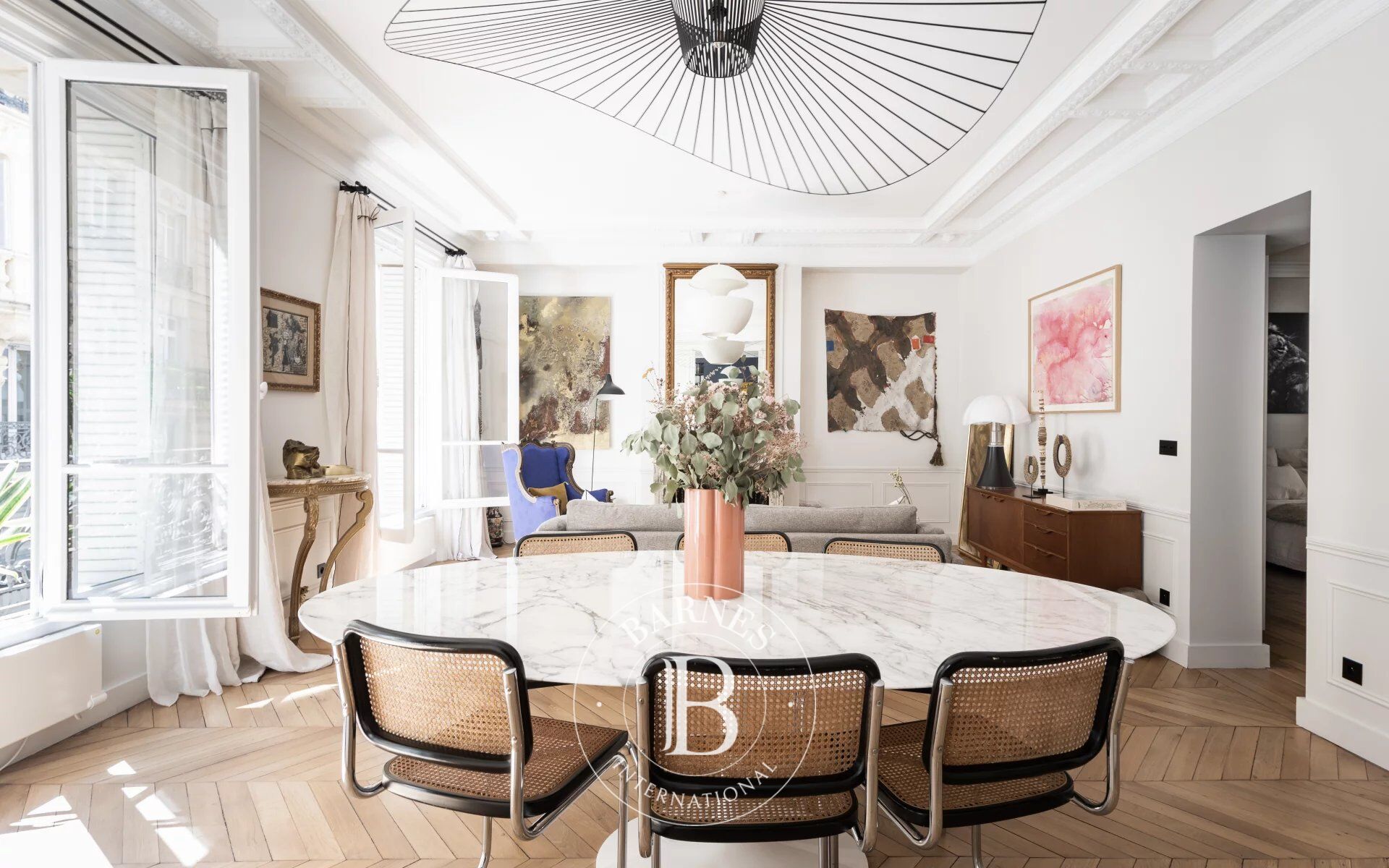 Paris 9 - CONDORCET / TRUDAINE - SOUTH-FACING - 3 BEDROOMS - VOLUMES - GREAT AMENITIES - QUIET AND BRIGHT - picture 2