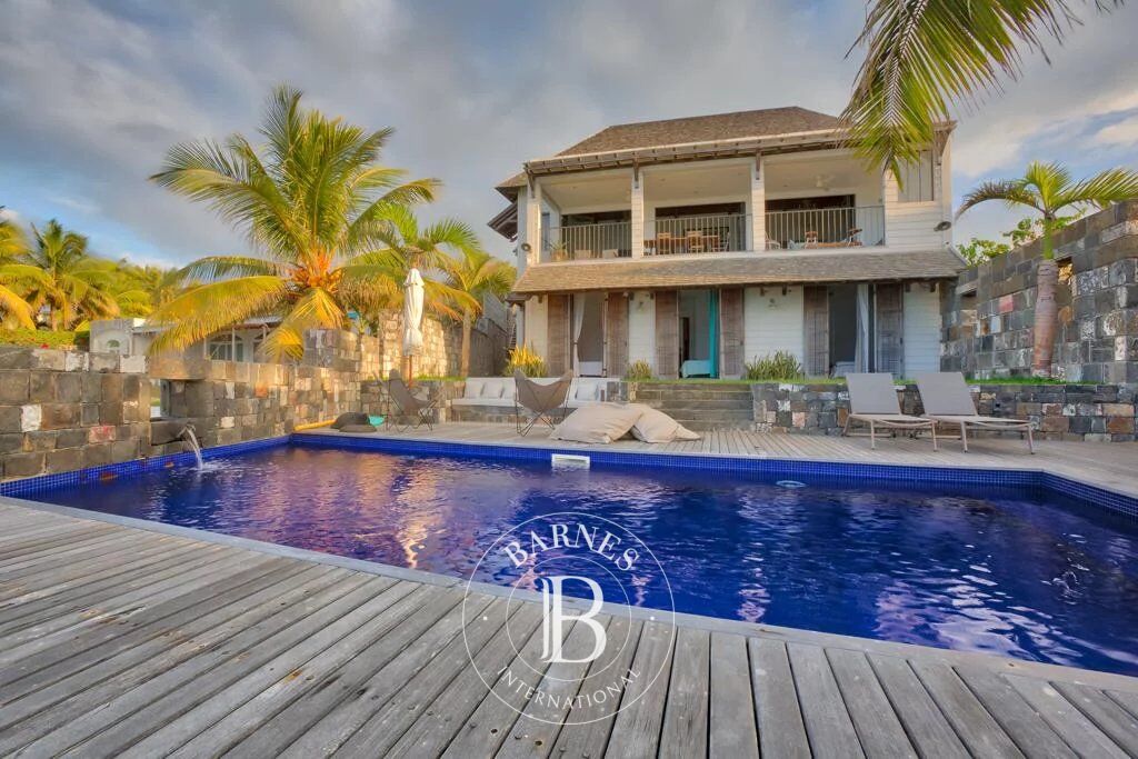 POINTE AUX CANONNIERS - Beachfront Villa - 5 Bedrooms - picture 2