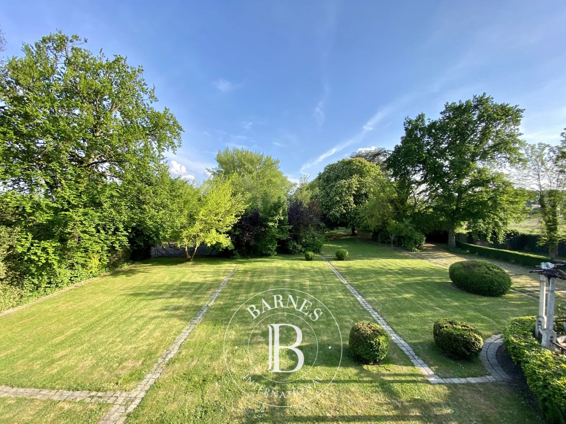 Casa señorial de estilo anglonormando construida en casi 15.000m2 - picture 2