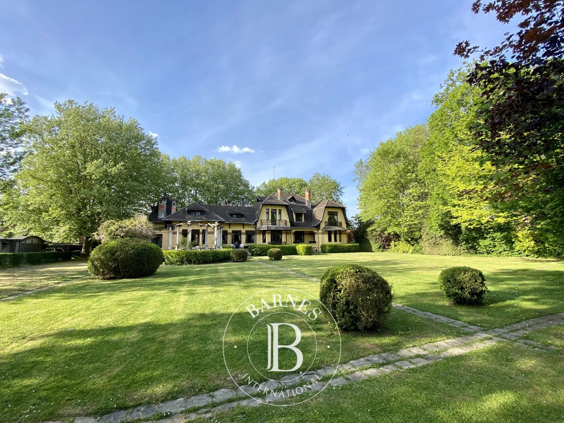 Casa señorial de estilo anglonormando construida en casi 15.000m2 - picture 1