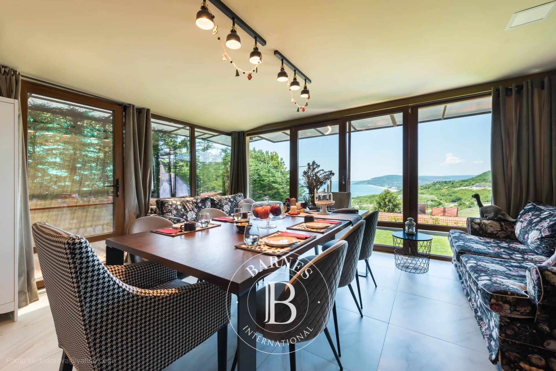 Designer villa with panoramic views of the sea and the beach of Albena - picture 1