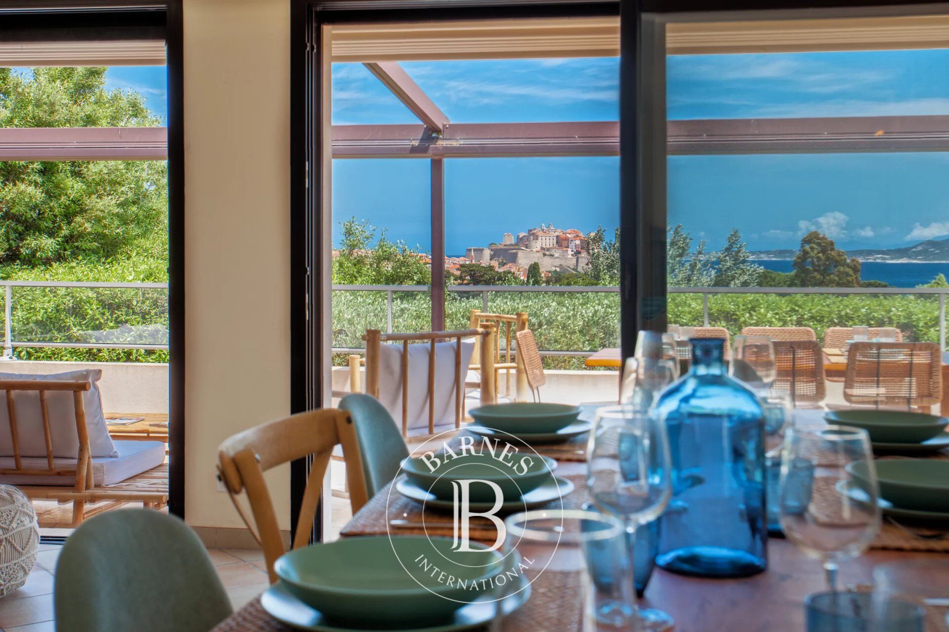 Calvi, Villa 4 chambres, vue mer, piscine chauffée, plage à pied. - picture 1