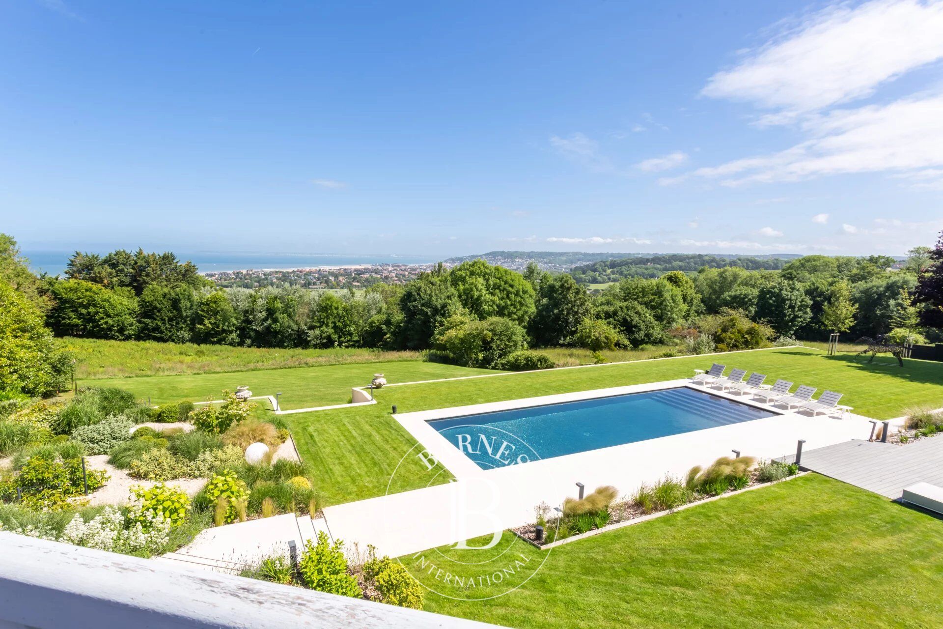 BENERVILLE SUR MER - 5-BEDROOM PROPERTY - GUEST HOUSE - POOL - HOME CINEMA - picture 2