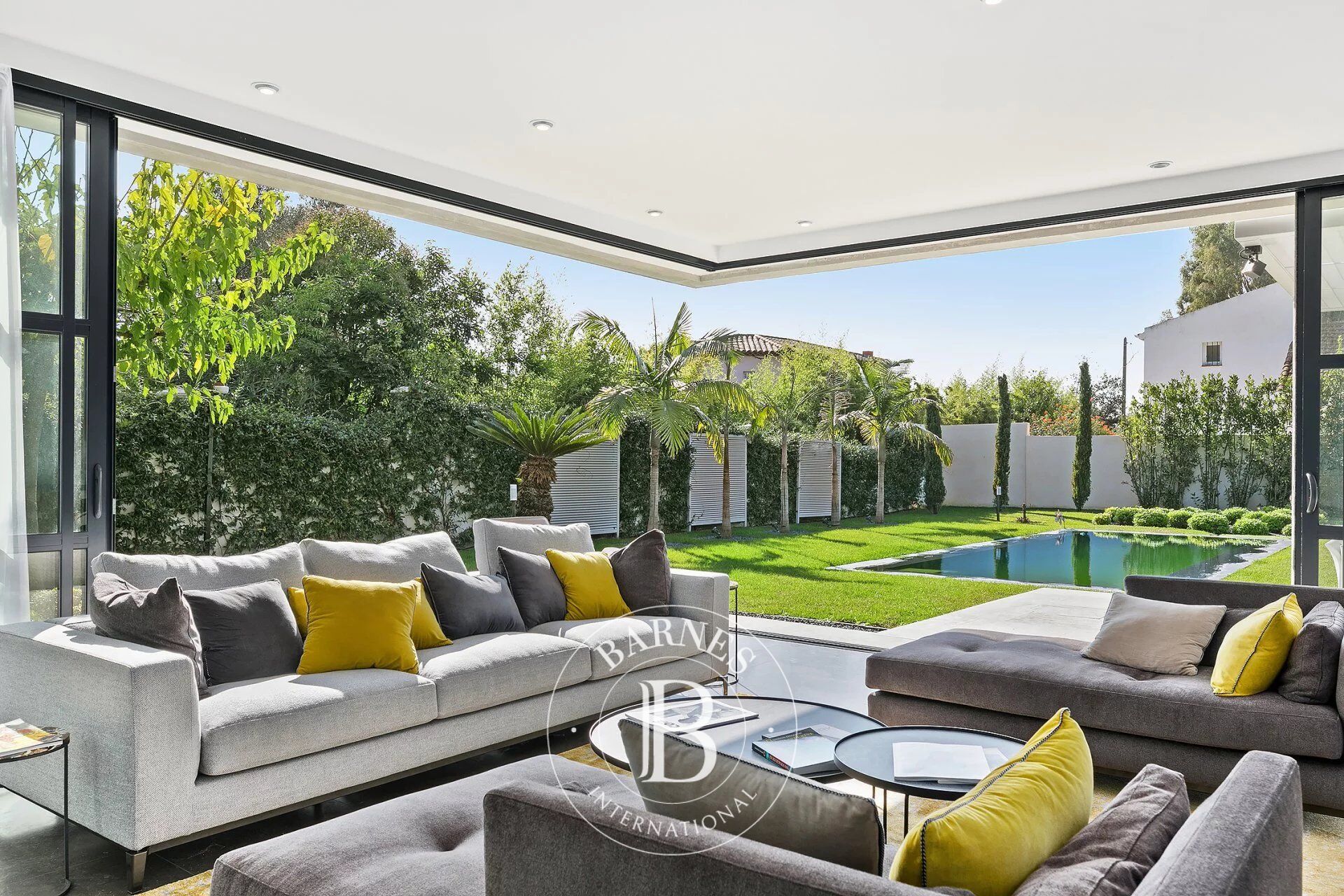 CAP D'ANTIBES - MODERN VILLA - 180° SEA VIEW - picture 2