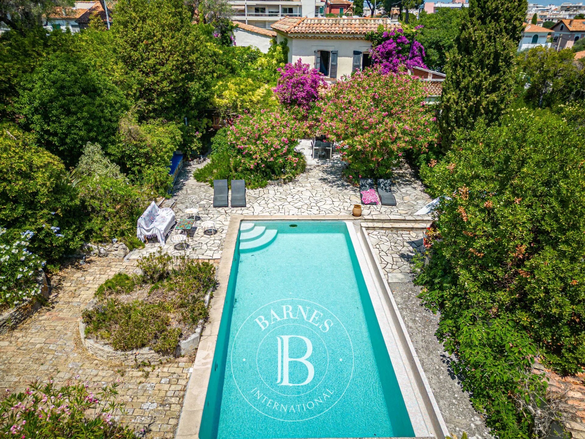 EXCLUSIVITÉ ANTIBES PONTEIL– MAS DU 18ème SIÉCLE – PROXIMITÉ PLAGE ET COMMERCES