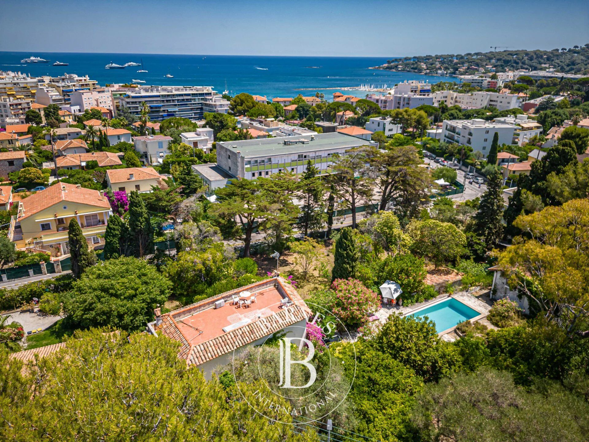 EXCLUSIVITÉ ANTIBES PONTEIL– MAS DU 18ème SIÉCLE – PROXIMITÉ PLAGE ET COMMERCES