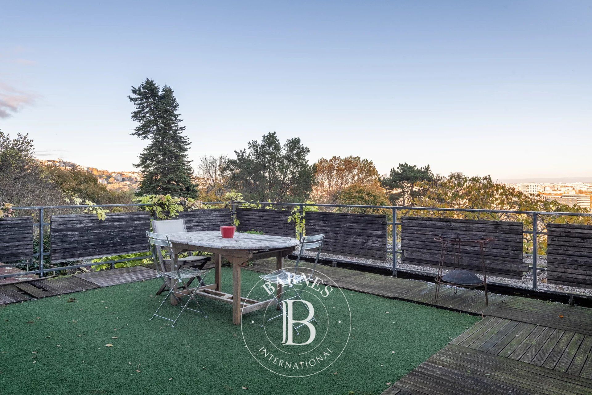 SAINTE FOY les LYON - Maison familiale -Terrain de 1562m²- 5 chambres - picture 2