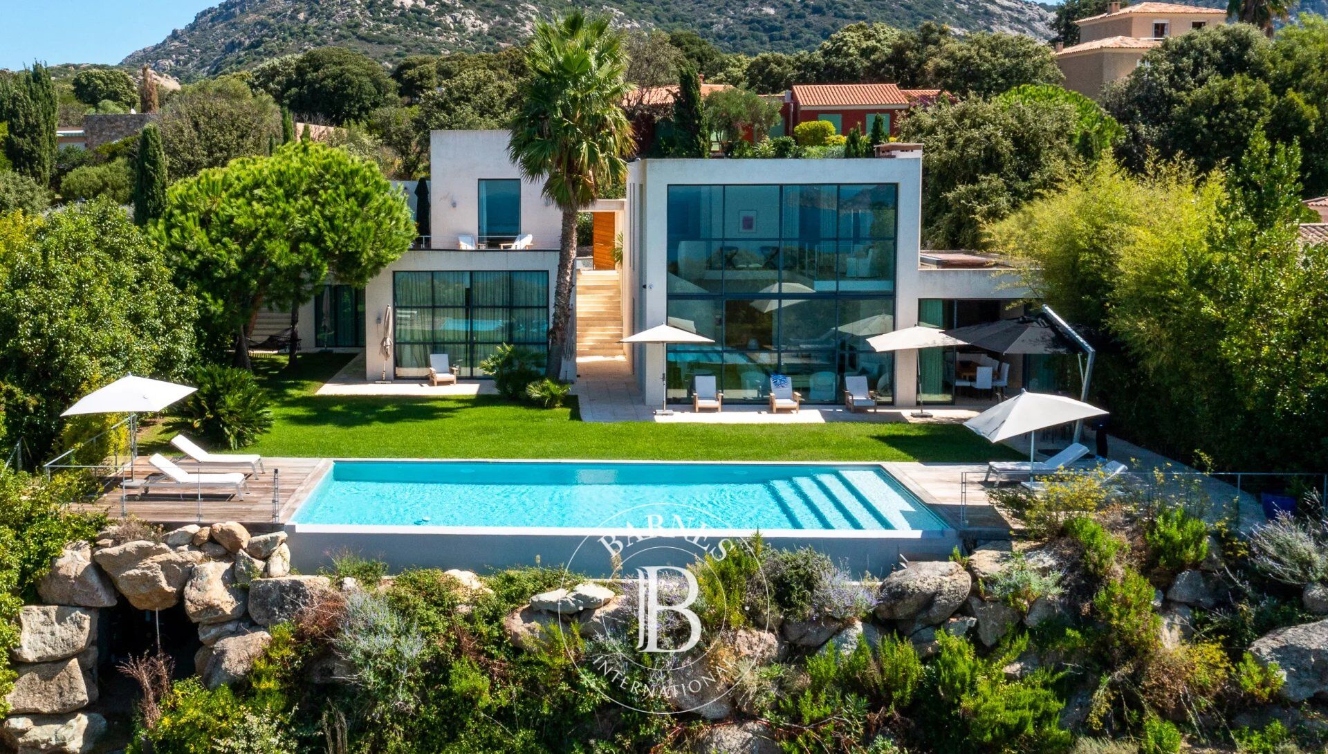 Baie de Calvi, Villa d'architecte pour 10 personnes, vue mer panoramique, piscine, proche des plages. - picture 1