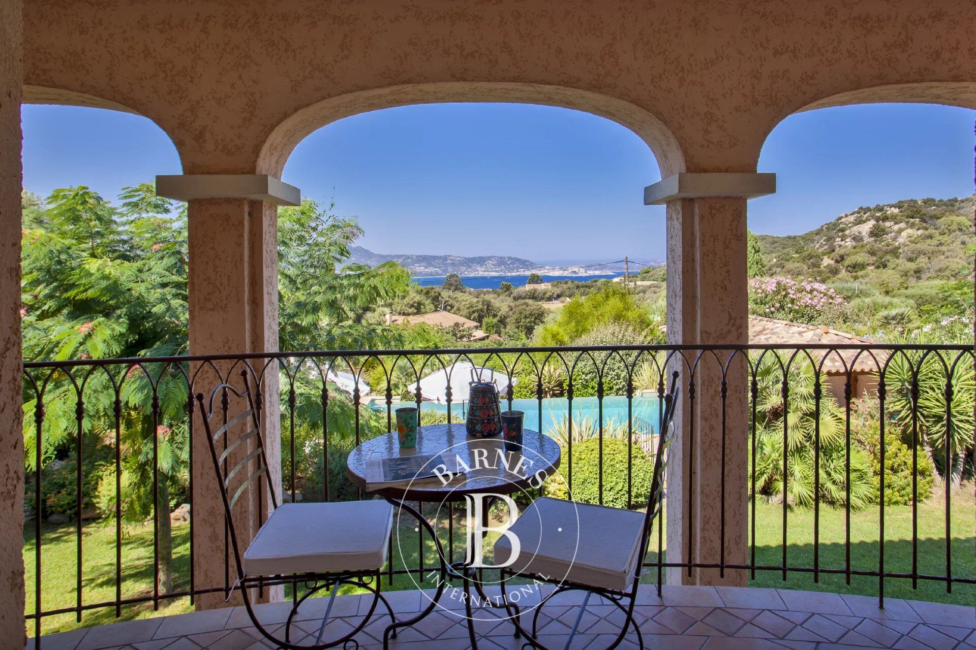 Lumio, Villa 5 chambres, vue mer et montagnes, piscine, proche des plages. - picture 1