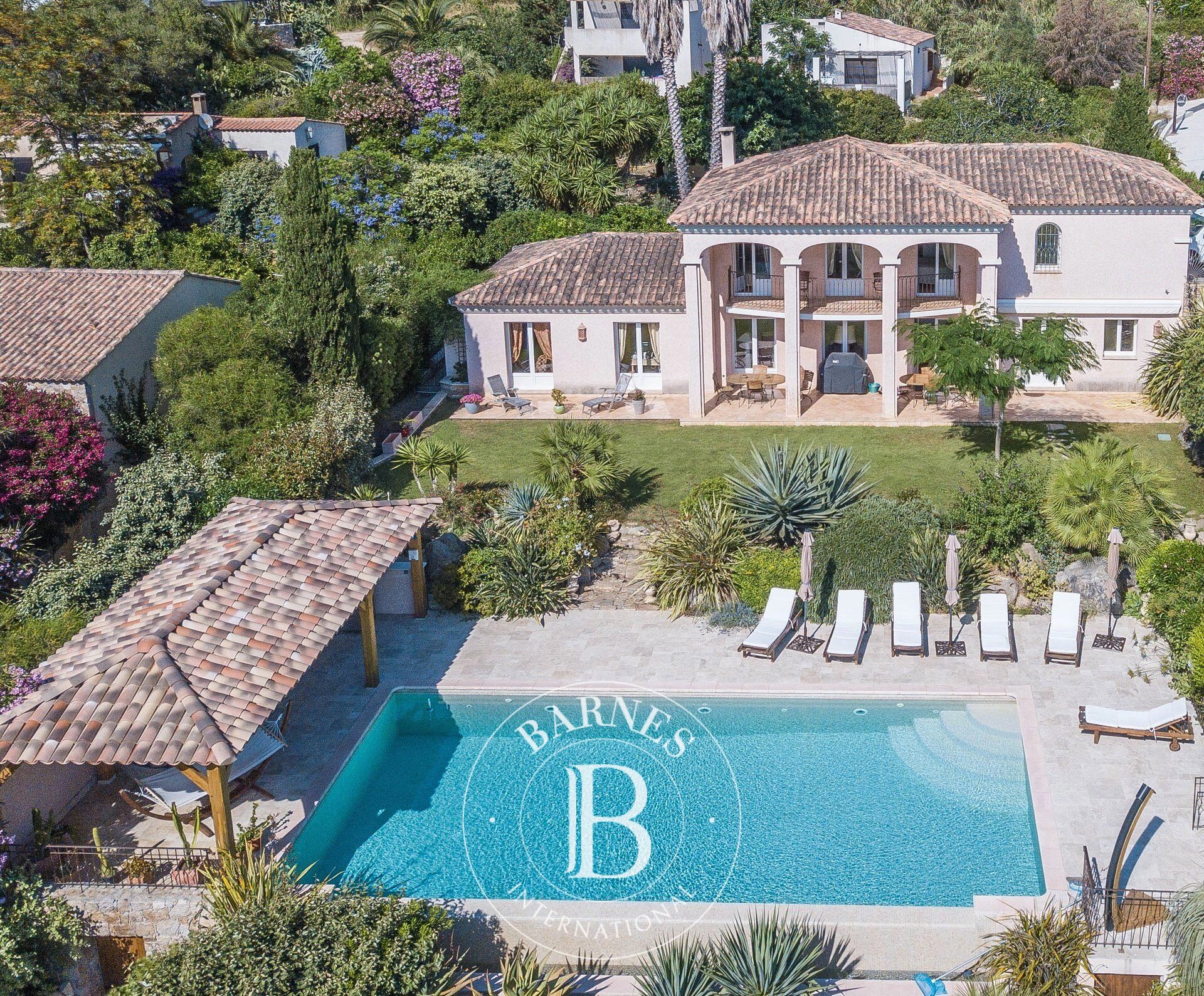 Lumio, Villa 5 chambres, vue mer et montagnes, piscine, proche des plages. - picture 2