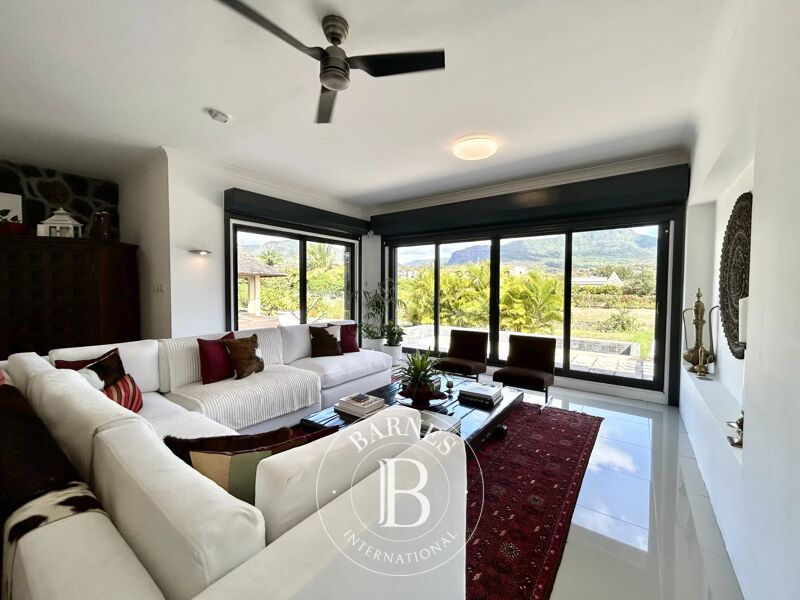 Venta, Villa Rivière Noire - picture 3