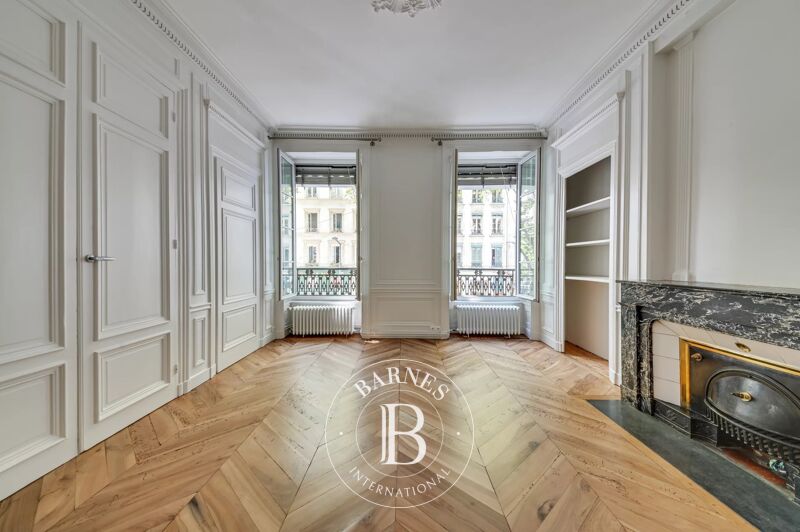 Lyon 6 - Foch - Renovated apartment of 75.74 sqm - Cellar - 2 Bedrooms