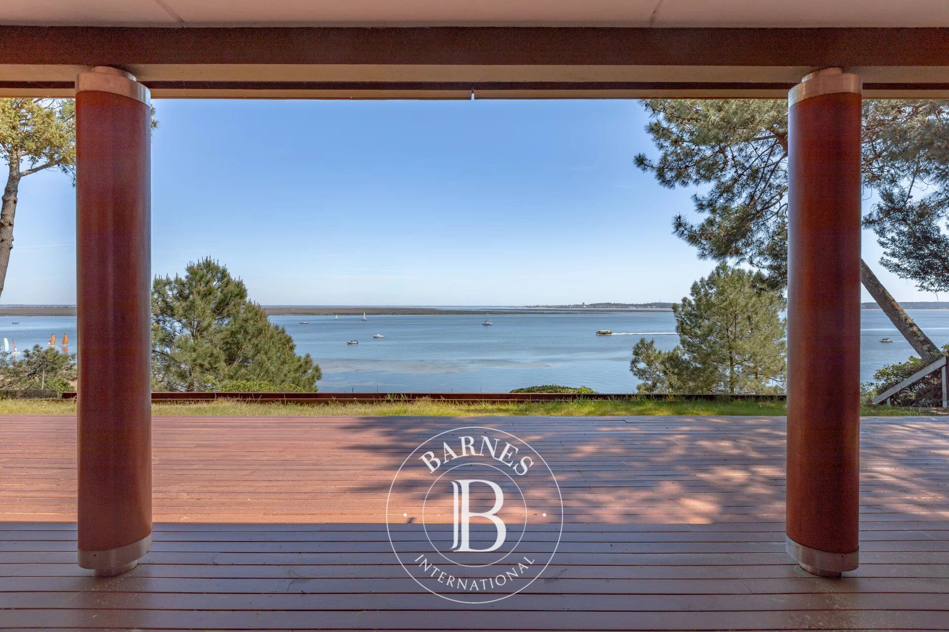 EXCEPTIONNELLE VILLA PREMIÈRE LIGNE SUR LA PRESQU'ILE DU CAP FERRET - picture 1